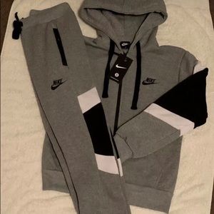NWT 2 piece NIKE jogger set (junior small)